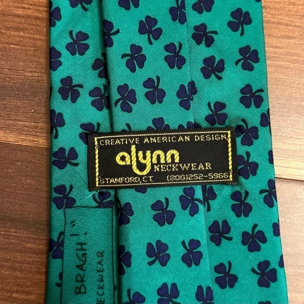 ALYNN 100% Silk Clover Leaf Print on Green Tie Made in USA
